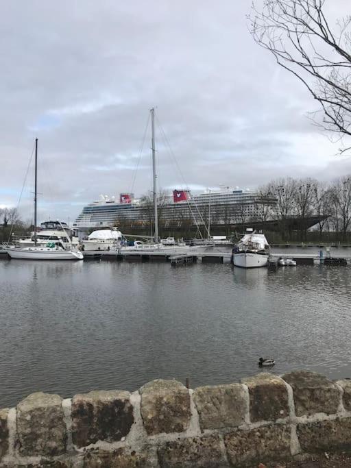 Apartment Hafenfewo - Urlaub Direkt Am Wasser Weener